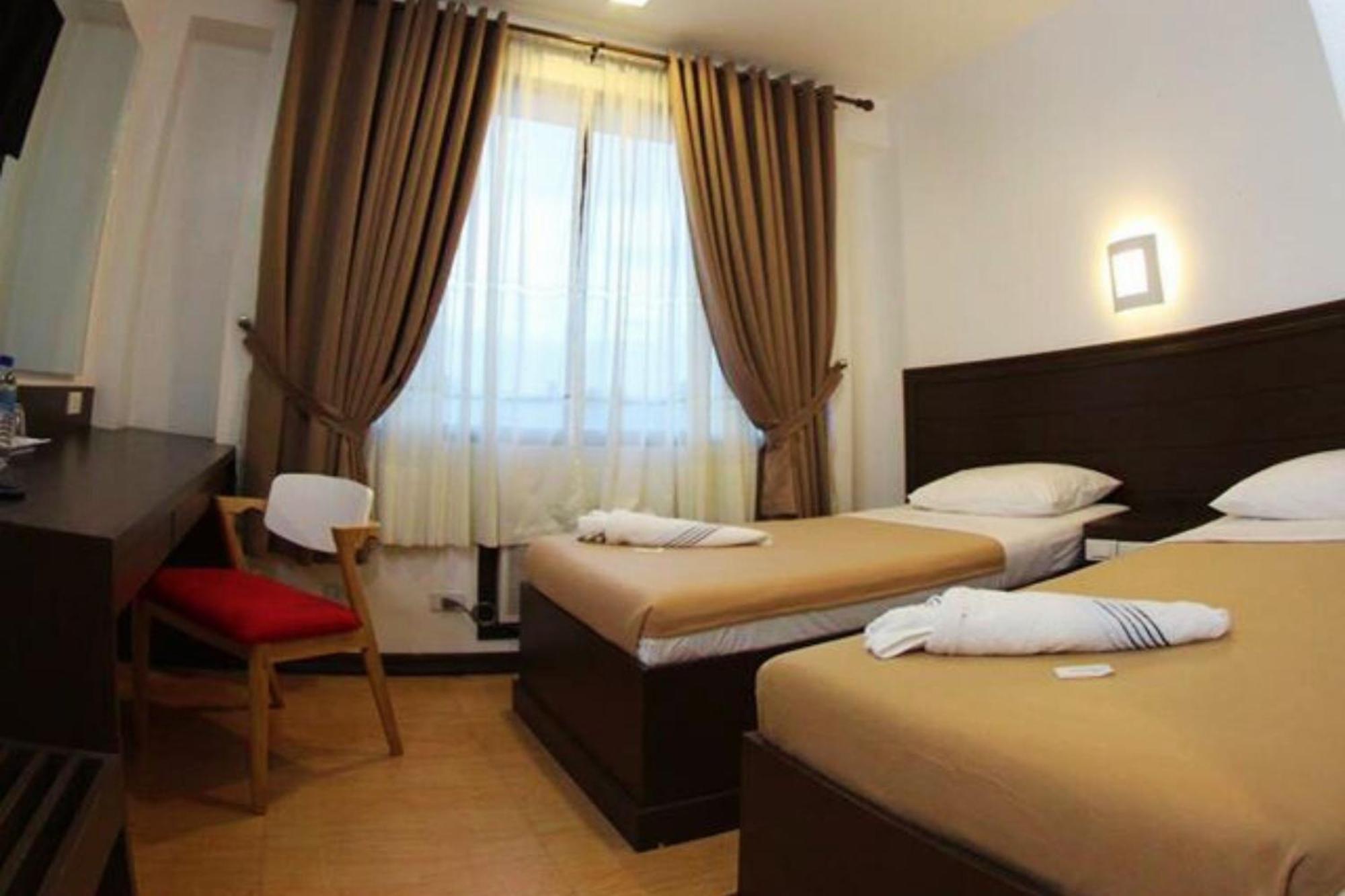 Pearli View Hotel Iloilo Powered By Cocotel Habitación foto