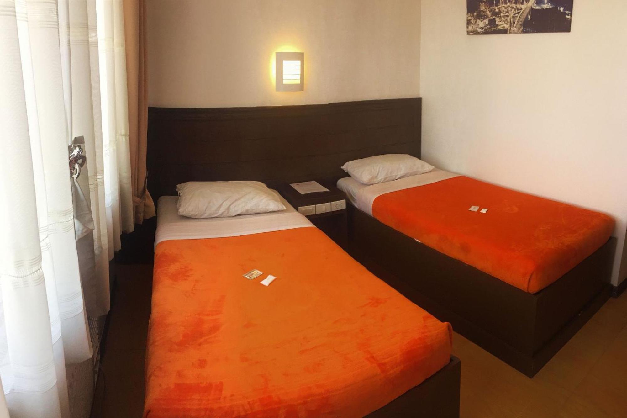 Pearli View Hotel Iloilo Powered By Cocotel Habitación foto